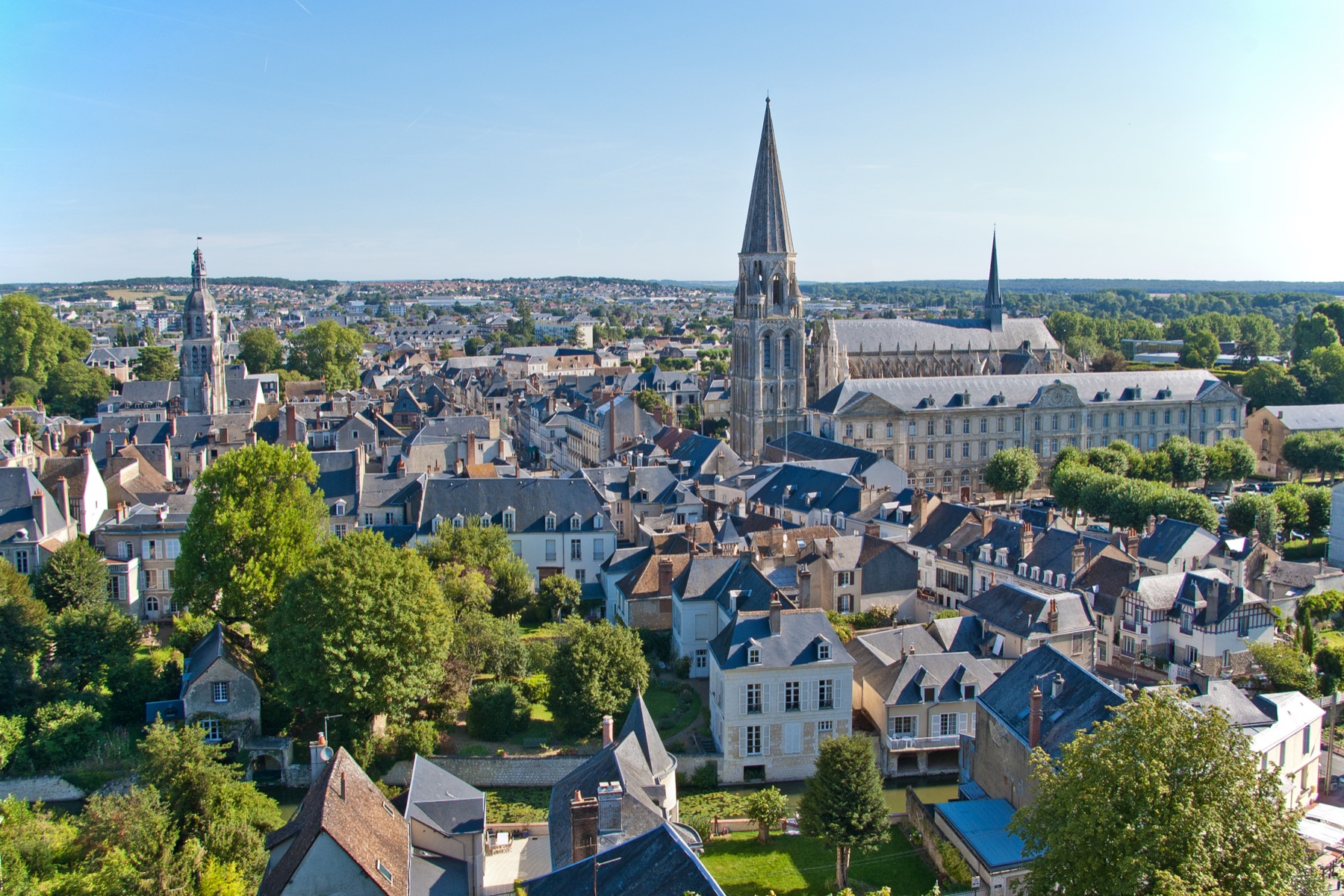 Vue aérienne de Vendôme et de l'abbaye de la Trinité